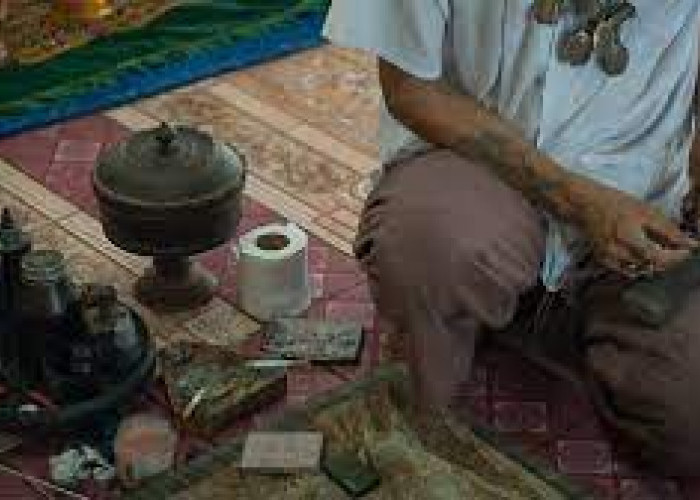 Libatkan Dukun Dalam Percintaan, Inilah Tradisi Aneh Suku-suku di Indonesia