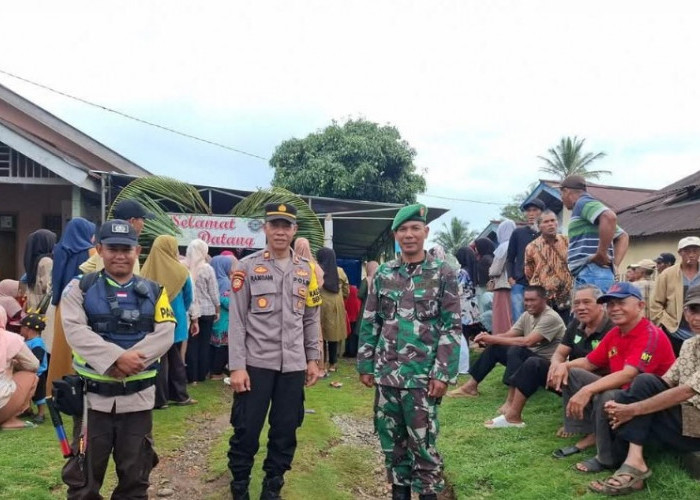 Bhabinkamtibmas - Babinsa Monitoring TPS Bersama Kapolsek, Warga Tanjung Menang Antusias Nyoblos