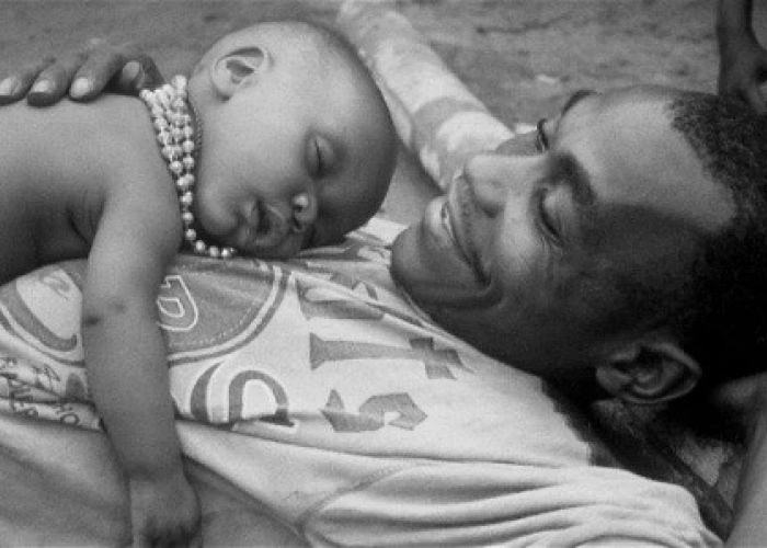 Laki-Laki Menyusui Bayi Hanya ada di Suku Aka, Kisah Unik dari Republik Afrika Tengah dan Kongo Utara