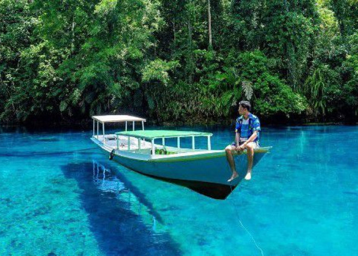 Pesona Keindahan Destinasi Objek Wisata Danau Labuan Cermin di Kalimantan Timur