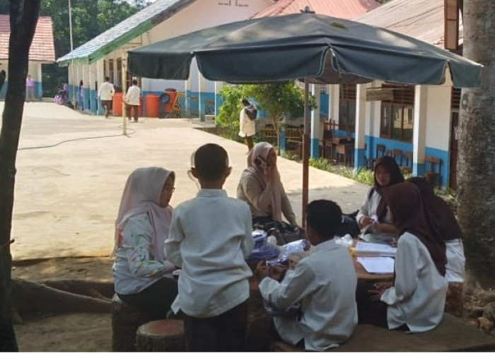 Siswa SMPN 8 Pagar Alam Terima Perlengkapan Sekolah Gratis