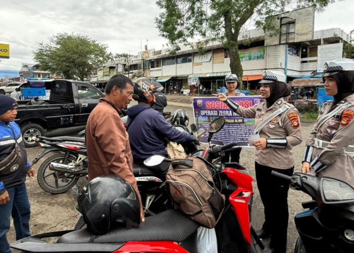 Edukasi Humanis Ops Zebra Musi 2025, Polantas Sampaikan Pesan Ini Kepada Ojek di Pagar Alam