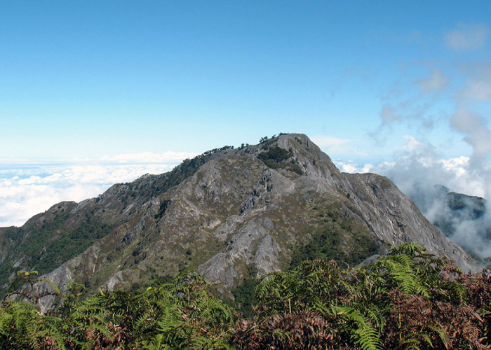 Menyusuri Keindahan Gunung Binaiya, Petualangan Menuju Seven Summit Maluku