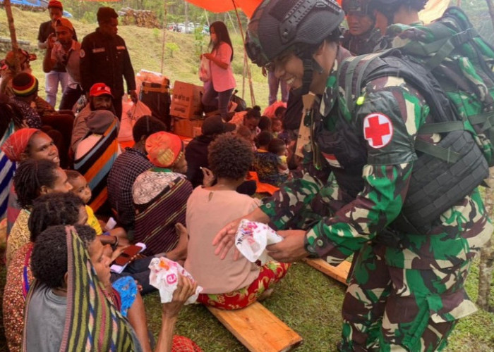 Luar Biasa, Satgas Yonif Raider 200/BN Berikan Pelayanan Kesehatan di Papua