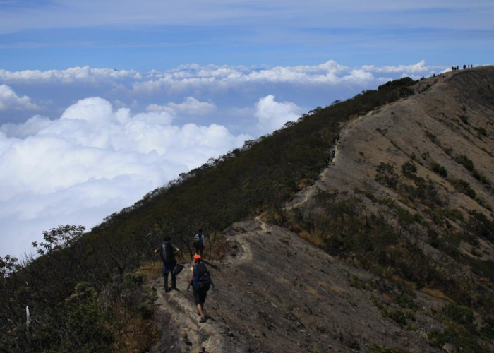 Rahasia Tersembunyi Gunung Ceremai, Patuhi 5 Pantangan Ini Agar Mendaki Lancar dan Aman