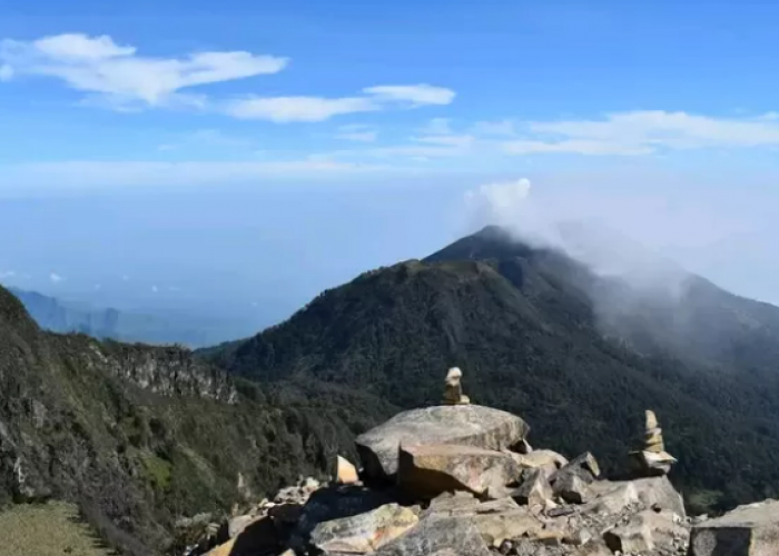 Keindahan Alam dan Misteri Gunung Arjuno, Petualangan yang Memikat di Jawa Timur