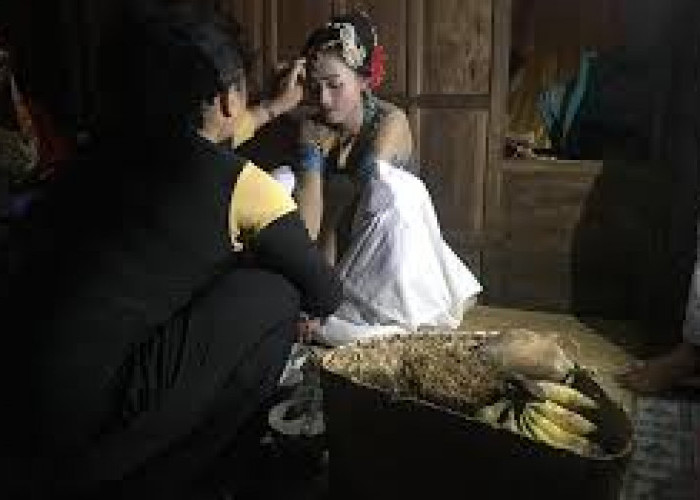 Tradisi Sukunya Unik, Ritual Perkawinan Ritualnya Bikin Netizen Kepo