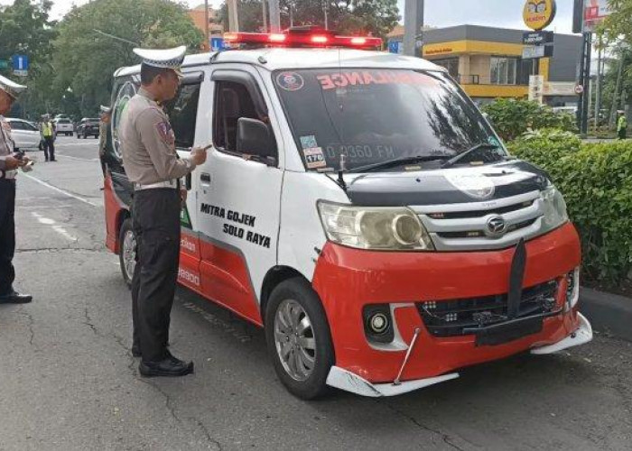 Ambulans Ugal-ugalan di Solo, Ditilang Saat Tak Bawa Pasien dan Nyalakan Sirine
