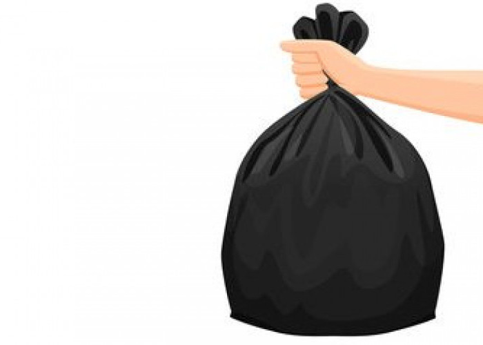 Upaya Komunitas Jaga Kebersihan Dempo, Bagikan Trashbak Kepada Pedagang Tenda