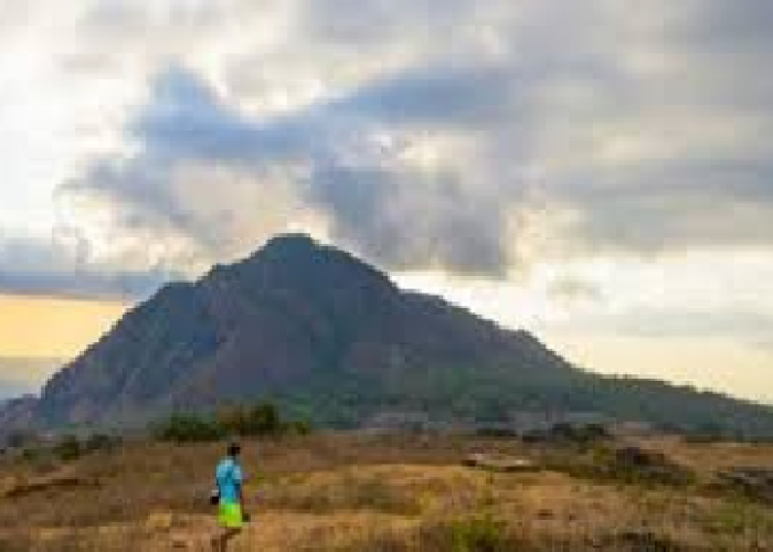 Gunung Lakaan: Menelusuri Jejak Sejarah dan Mitos yang Menyertainya