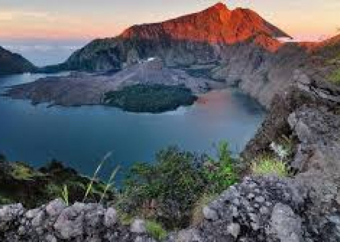 Sudah Diakui UNESCO! Begini Pesona Gunung Rinjani Yang Memikat di Pulau Lombok