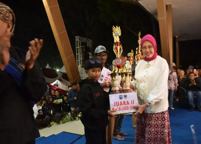 pembagian hadiah pemenang di kegitan besemah ekspo