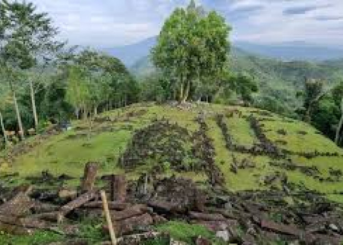 Menggali Keunikan Situs Megalit Gunung Padang, Temukan Fakta Menarik di Baliknya!
