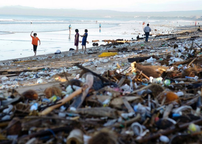 Bikin Miris, 5 Daftar Pantai Terkotor di Indonesia 