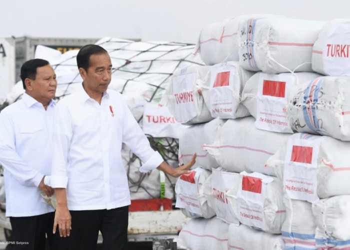 Presiden Jokowi Didampingi Menhan Prabowo Lepas Keberangkatan Bantuan Kemanusiaan untuk Turki dan Suriah