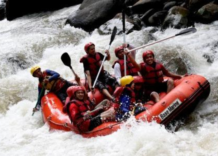 Menaklukkan Jeram Sungai Kaliwatu, Sensasi Wisata Arung Jeram di Malang yang Wajib Dikunjungi
