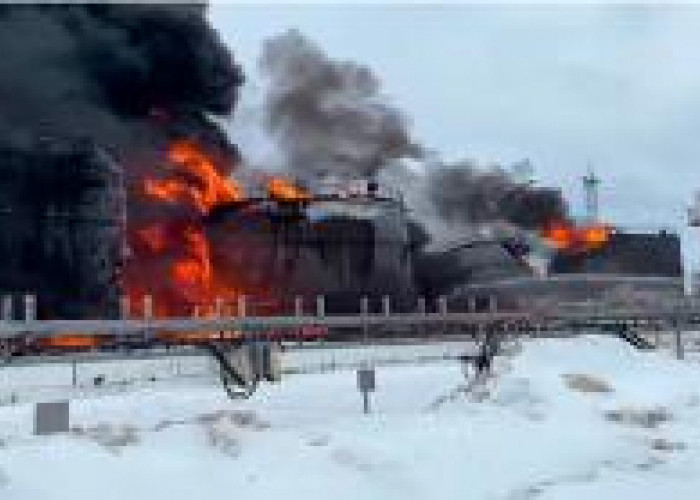 Ukraina Serang Depot Minyak di Kota yang Dikuasai Rusia, Picu Kebakaran Besar, Ada Korban Cedera