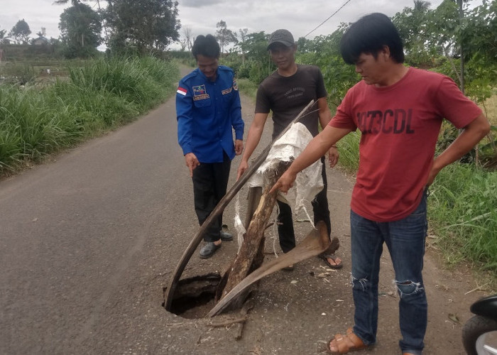 Waspada, Lubang Besar di Jalan Cawang Baru Ancam Pemotor 