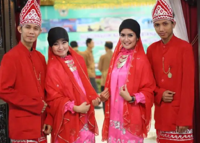 Busana Tradisional Kalimantan, Mengenal 7 Ciri Pakaian Khas yang Membuatnya Begitu Menarik