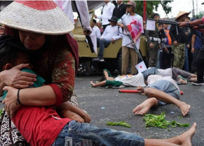 Aksi Teatrikal Pukau Penonton Karnaval dan Pawai Pembangunan