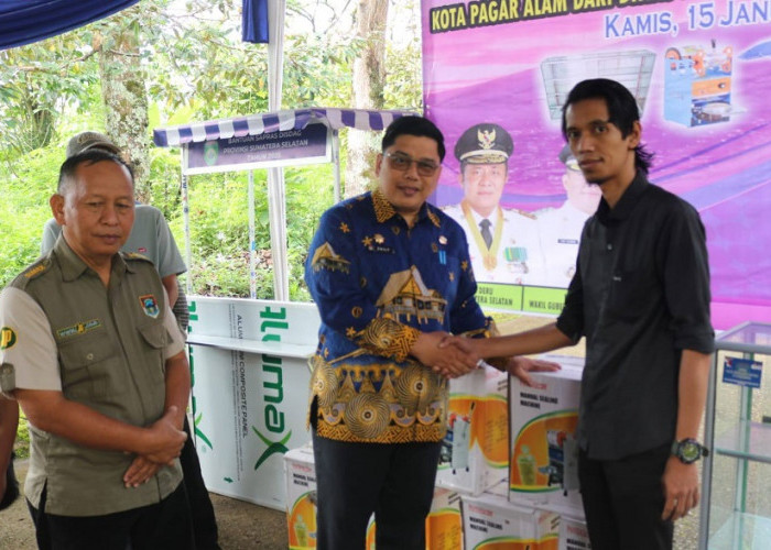 Salurkan Sapras Perdagangan, Sekdakot : Perkuat Perekonomuan Usaha Kecil dan Mikro di Pagar Alam 