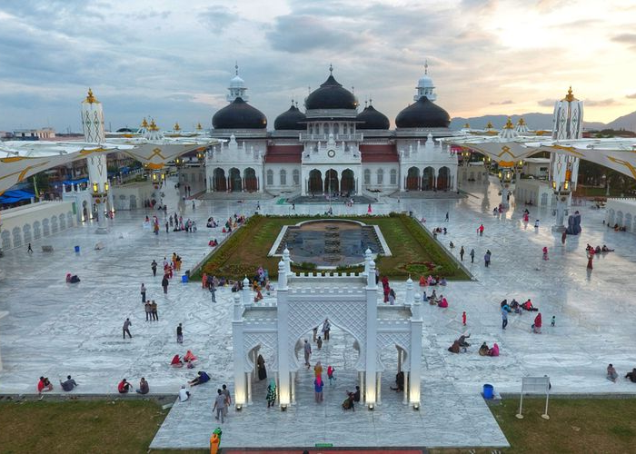 Masjid Raya Baiturrahman: Dari Kejayaan Kesultanan hingga Tsunami 2004