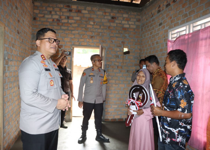 Polda Sumsel Perkuat Kesejahteraan Masyarakat Melalui Bedah Rumah, MCK, dan Bakti Religi