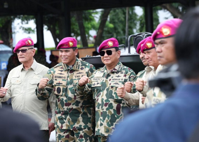 Menhan Prabowo Menerima Pengangkatan Warga Kehormatan Korps Marinir