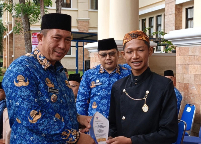 Terima Penghargaan di Hari Sumpah Pemuda, Ini Sederet Prestasi Juara Dewa Atha di Cabor Paralayang
