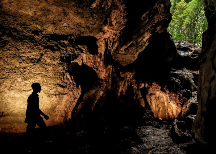Gua Batu Cermin Destinasi Wisata Unggulan Sebelum ke Taman Nasional Komodo