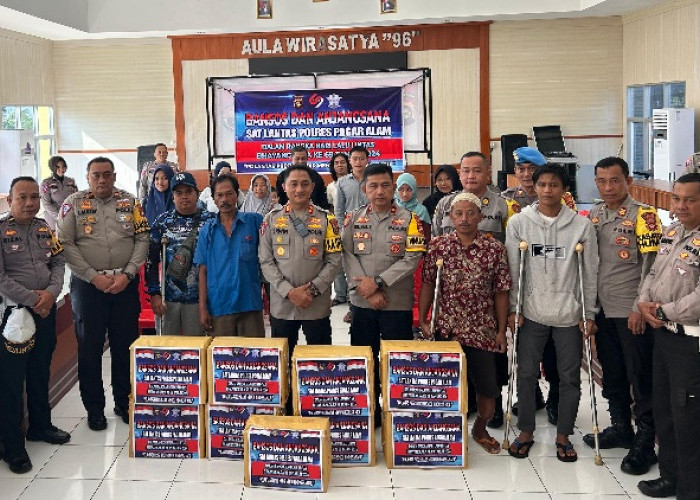 Polres kota Pagar Alam Berikan Bansos kepada Penyandang Disabilitas