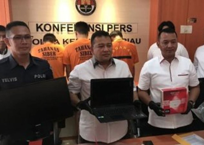 Polisi Tangkap Komplotan Judi Online Raja Hoki di Batam