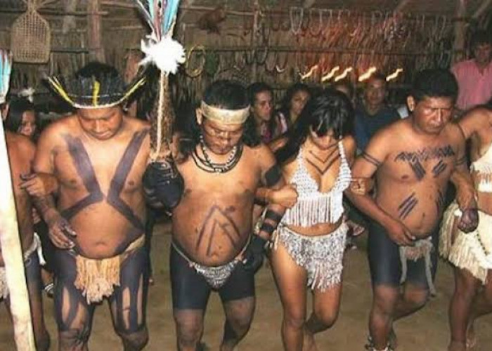 5 Tradisi Aneh dan Nyeleneh Suku yang Laki-lakinya Menang Banyak, Hanya Ada di Sini