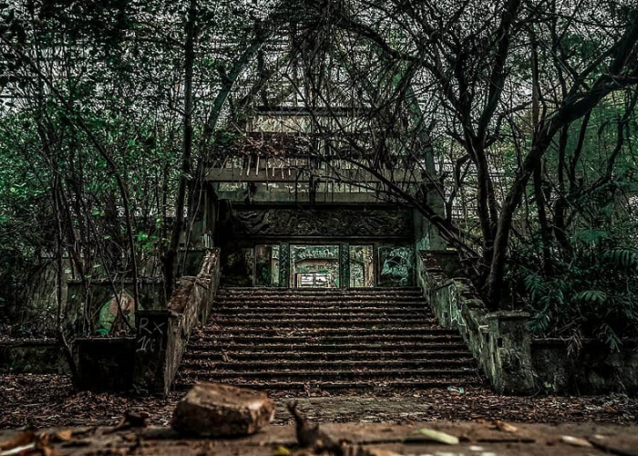 Mengungkap Kisah Penemuan Istana Kuno di Jawa Timur, Ditemukan Oleh Warga yang Mencari Rumput! 