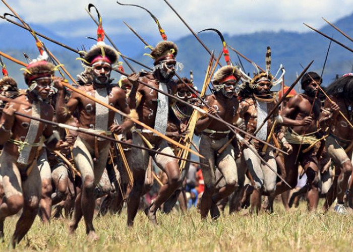 Suku Yali, Satu Dari 5 Suku Papua Yang Memiliki Tradisi Bertani Di Lereng Gunung!