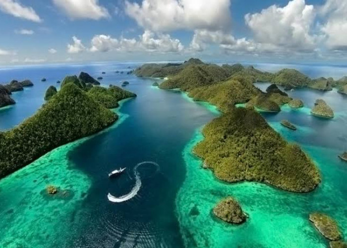Kalian Minimal 1 Dalam Seumur Hidup Untuk Menikmati Keindahan Pulau Papua! Yuk Simak Wisata Apa Saja!