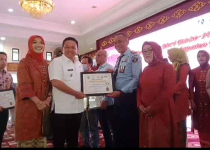 Dukung Program Kabupaten Muara Enim, Bapas Kelas II Lahat Diganjar Penghargaan