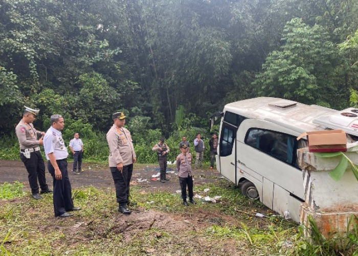 Kapolres Pagar Alam Tinjau TKP Kecelakaan, Secepatnya Bus Wisata 'Tak Kuat Nanjak' Dievakuasi
