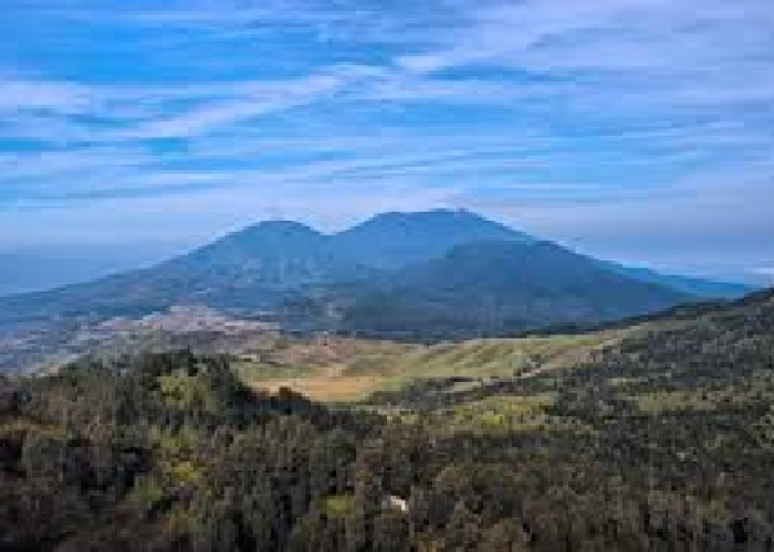 Menguak Misteri dan Sejarah Gunung Suket: Gunung Penuh Aura Mistis