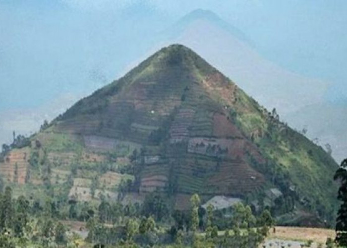 Terselubung Tabir Misteri, peneliti Dibuat Bingung dengan Struktus Piramida Gunung Padang Terkuno 2.500 SM