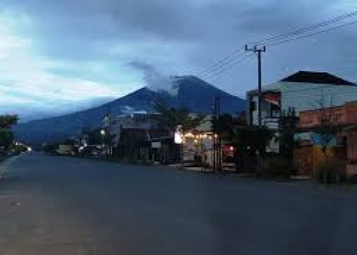 Aktivitas Gunung Dempo Meningkat, 2 Kali Erupsi dan 8 Kali Gempa Vulkanik Selama Juli 2023, Waspadalah!