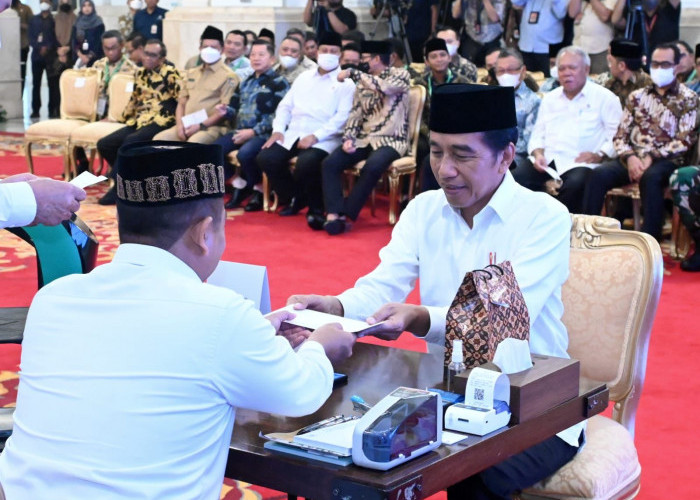 Presiden Jokowi Imbau Umat Islam di Tanah Air Serahkan Zakat ke Baznas