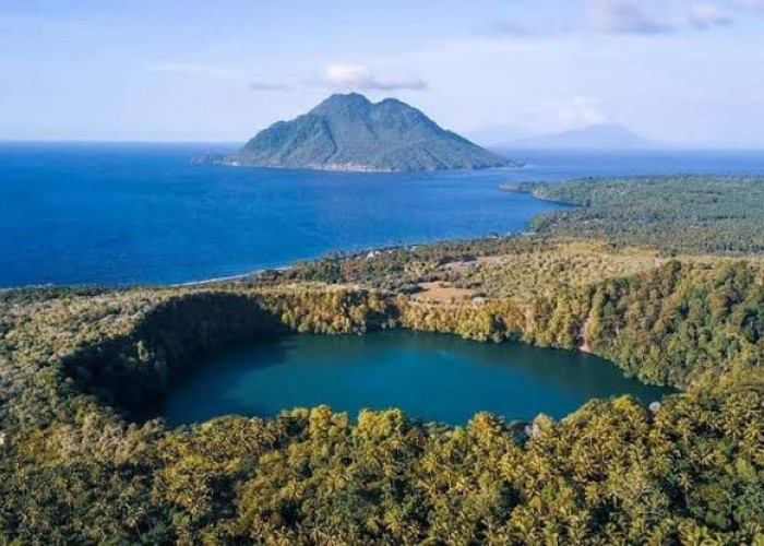 Mengungkap Keajaiban Alam, Legenda dan Keindahan Danau Tolire di Maluku Utara