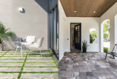 8 Ide Teras Depan Rumah Sempit dengan Lantai Batu Alam Imitasi yang Bikin Tampil Estetik!