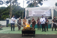 Kejari Pagar Alam Musnahkan Barang Bukti Kejahatan