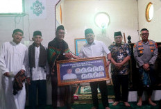 Gubernur Sumsel Serahkan Bantuan untuk Masjid Al-Qodim