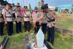 Pimpin Ziarah ke TMP Ksetra Satria Seganti, Kaplres : Perjuangan Pahlawan Jadi Inspirasi Anggota Polri 