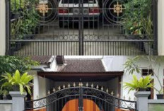 12 Ide Pagar Besi Lipat Dua Daun untuk Garasi Kecil, Pilihan Aman, Efisien Ruang, dan Tetap Bergaya