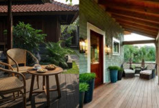 Desain Teras Dekat Halaman Belakang, Area Santai Favorit Keluarga!