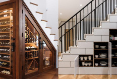 Ide Model Lemari Kaca Bawah Tangga 2026, yang Modern dan Fungsional!